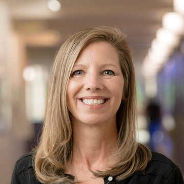 Headshot of Stephany Bellomo.