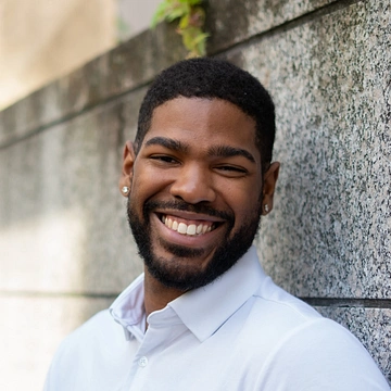 Headshot of Vaughn Coates.