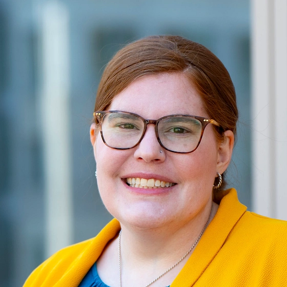 Headshot of Lauren Cooper.