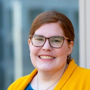Headshot of Lauren Cooper.
