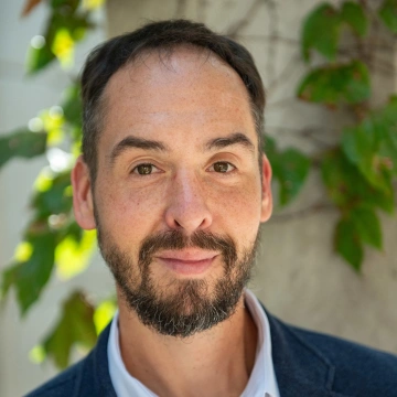 Headshot of Jeff Gennari.