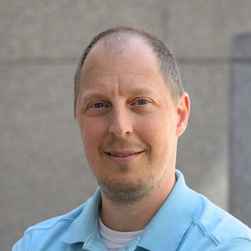Headshot of Christopher Herr.