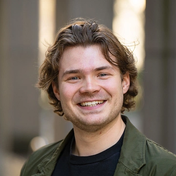 Headshot of Elias Miller.