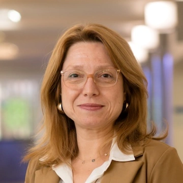 Headshot of Ipek Ozkaya.