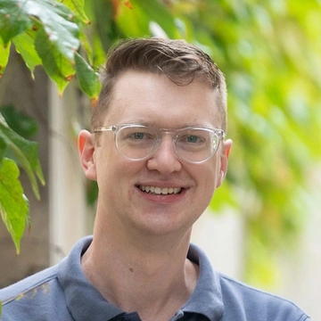 Headshot of Sam Procter.