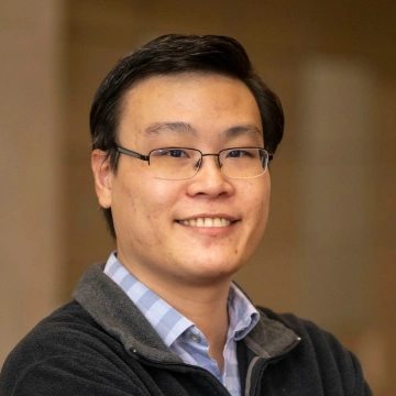Headshot of Shing-hon Lau.