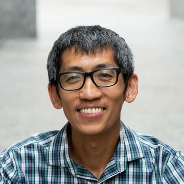 Headshot of Shen Zhang.