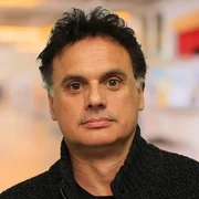 Headshot of Kurt Wallnau.