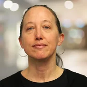 Headshot of Lori Flynn.