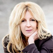 Headshot of Rhonda Brown.